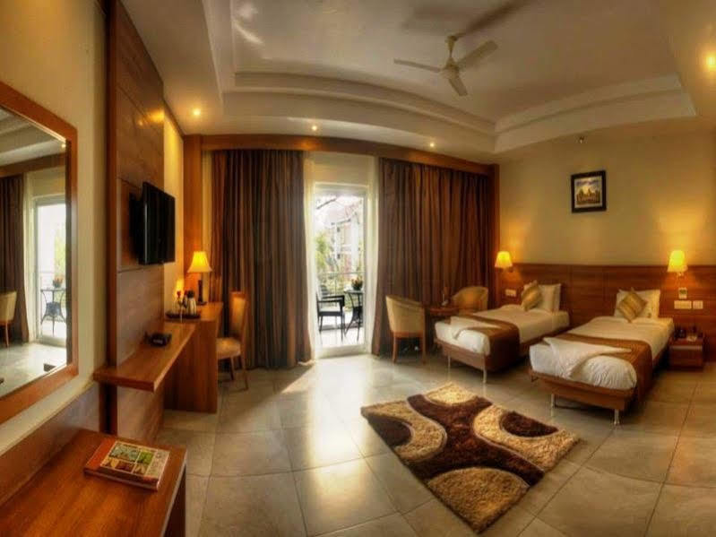 Hotel Le Ruchi The Prince Mysore Exterior photo