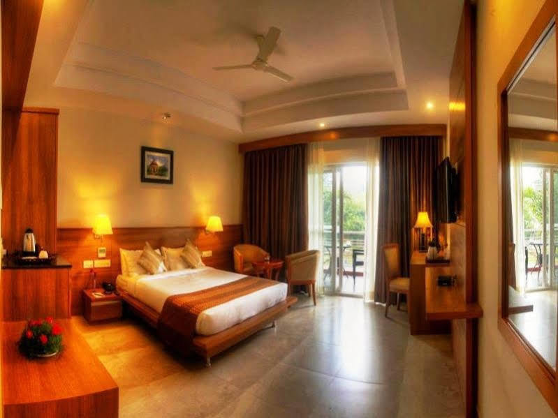 Hotel Le Ruchi The Prince Mysore Exterior photo